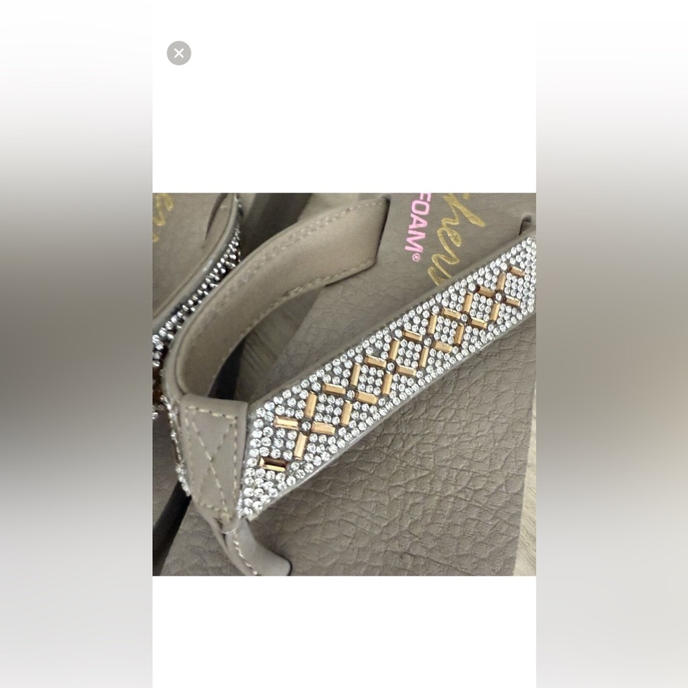 Skechers Women's Gray Beaded Yoga Foam Flip Flops - Picture 5 of 5
